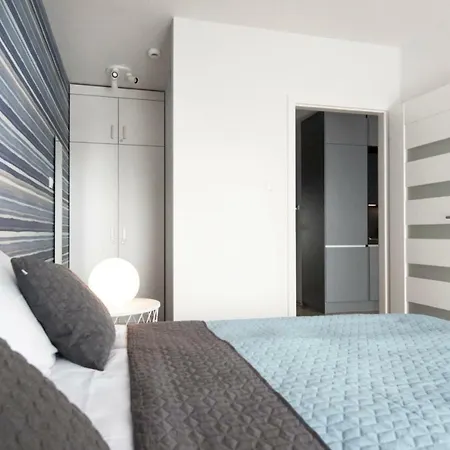 Lato Polanki Park Z Miejscem Parkingowym Kołobrzeg