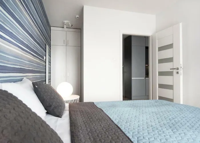 Lato Polanki Park Z Miejscem Parkingowym Kołobrzeg